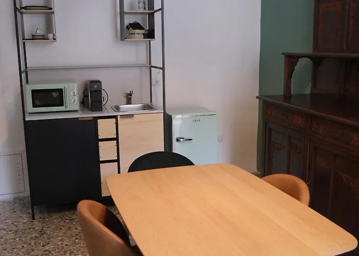 Отель Cocconato Bello E Buono *
